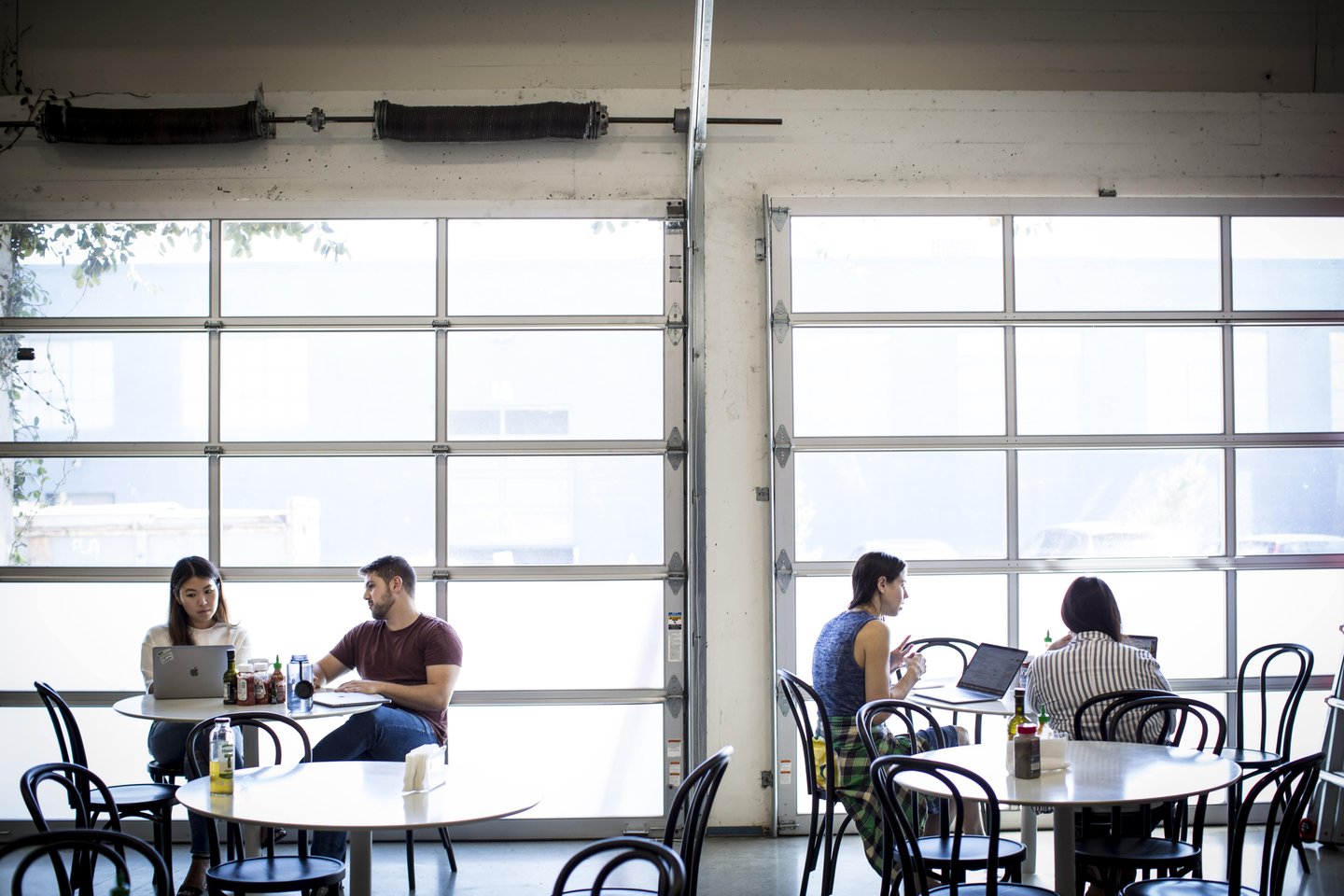 sonder-hq-office-dining-room